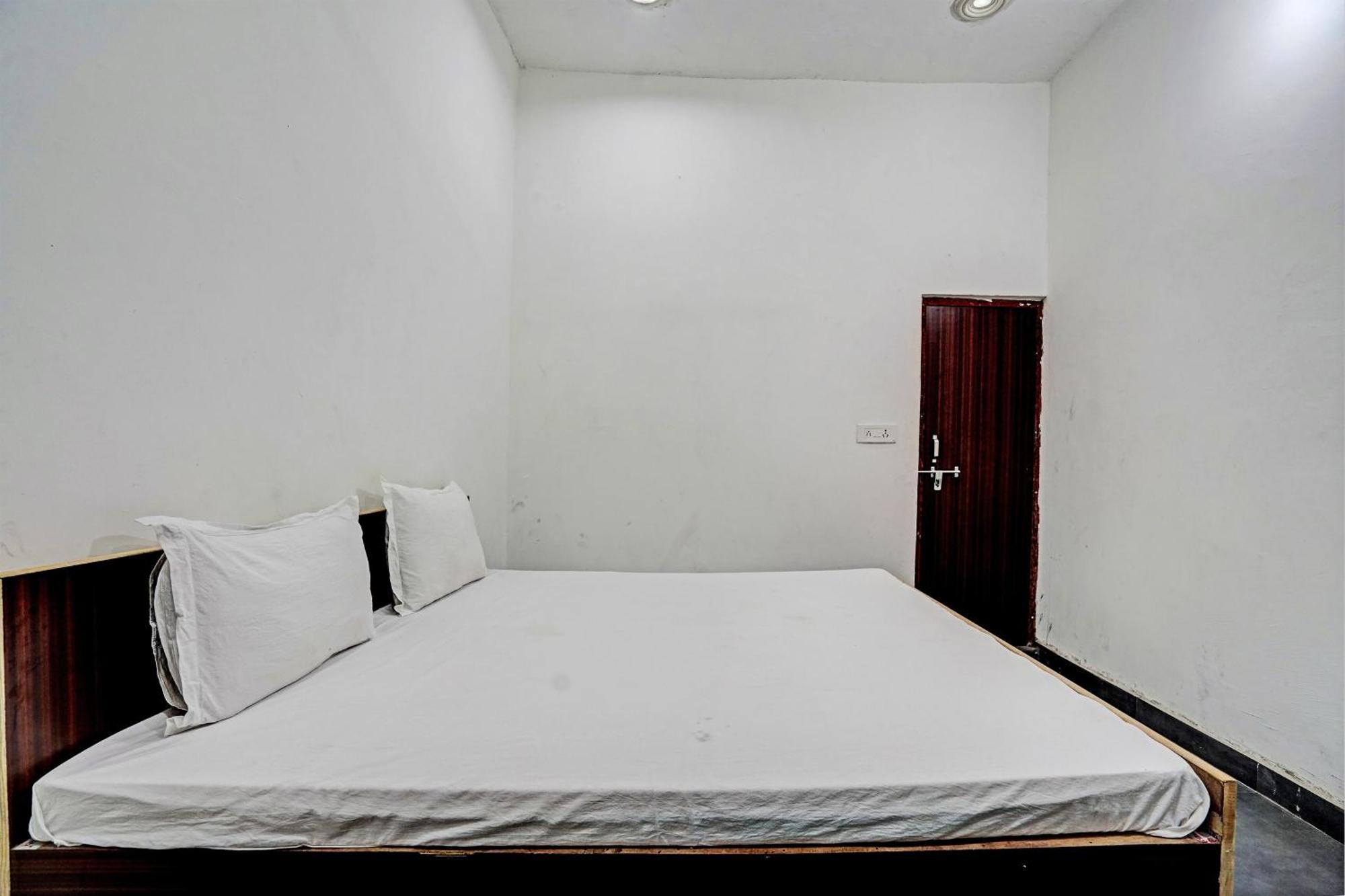 Oyo Double Ss Hotel Hāthras Eksteriør billede