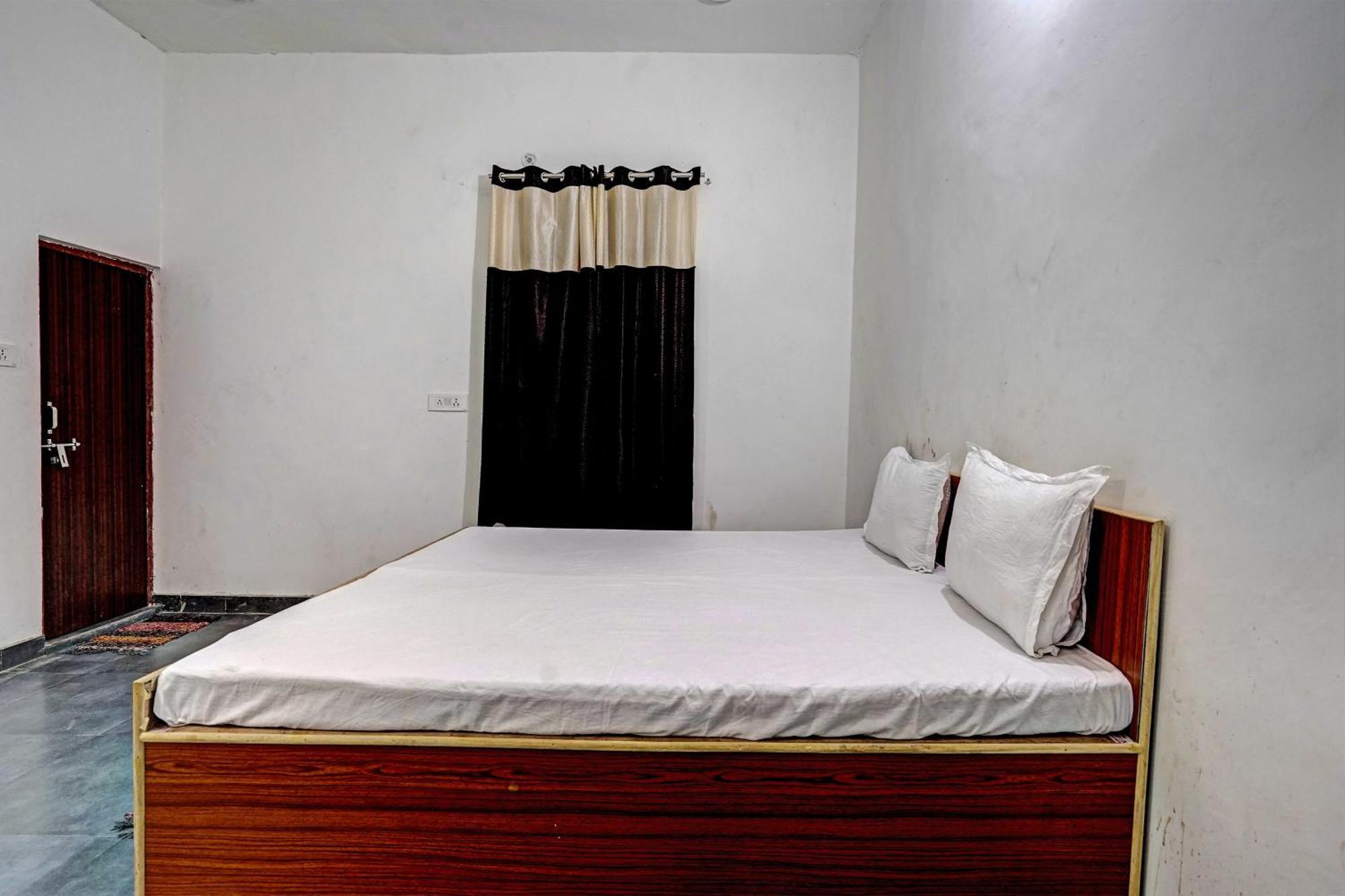 Oyo Double Ss Hotel Hāthras Eksteriør billede
